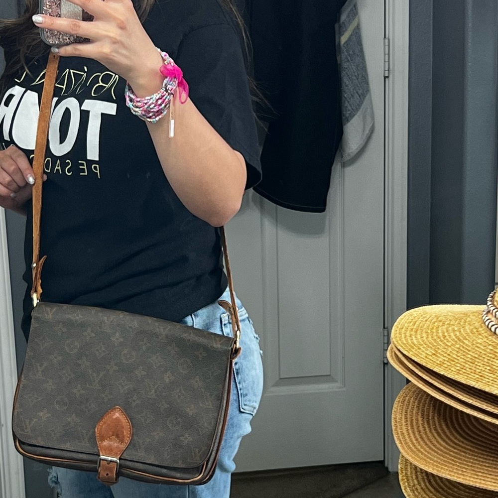 Authentic Louis Vuitton Cartouchiere MM Cross Body Messenger Bag Purse